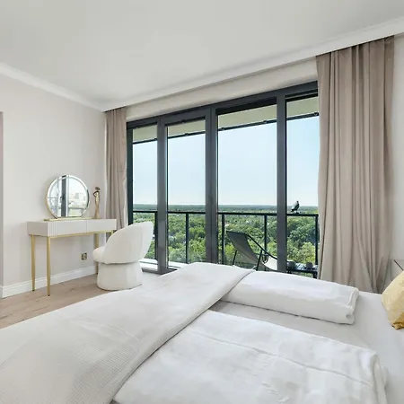Dazzling With Balcony And 3 Parking Spaces In By Renters Prestige Apartment *