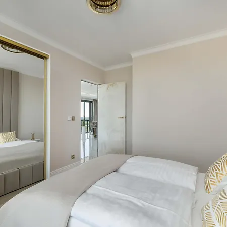 Dazzling With Balcony And 3 Parking Spaces In By Renters Prestige Appartement